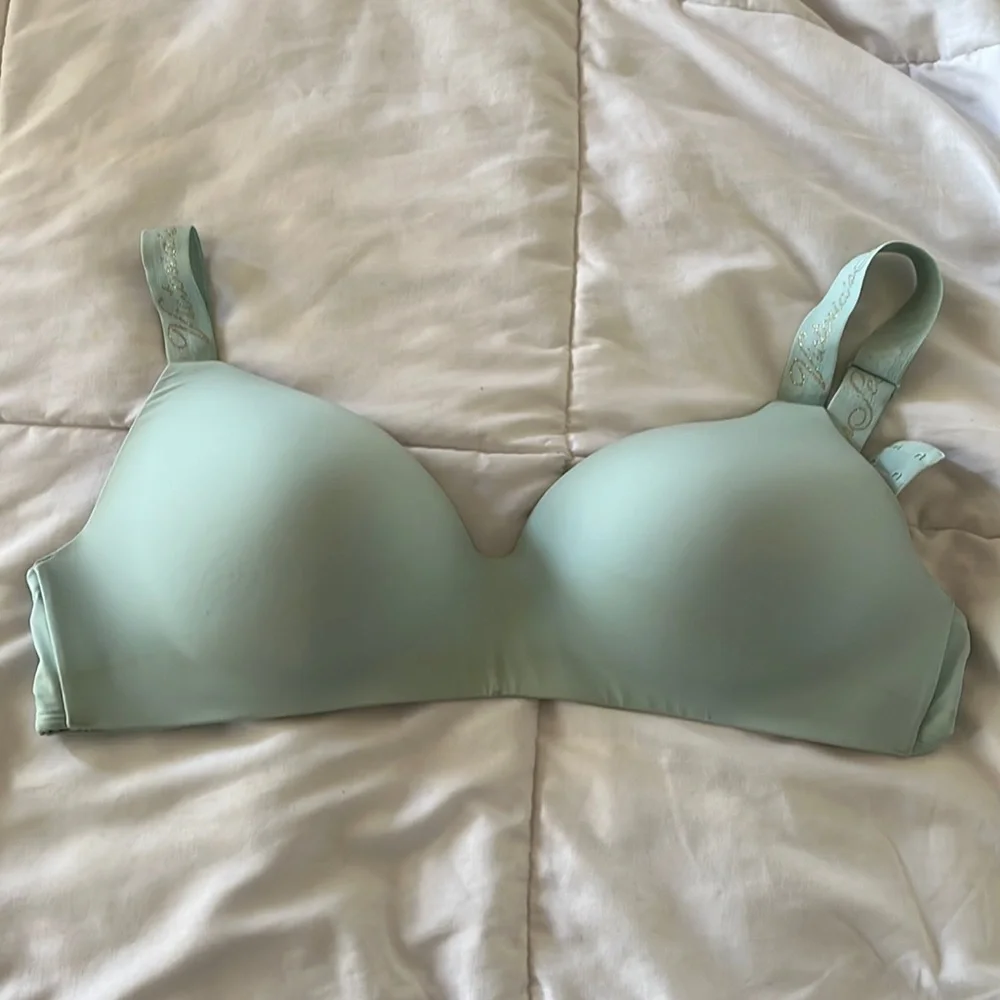 VS Bra - Picture 1 of 7